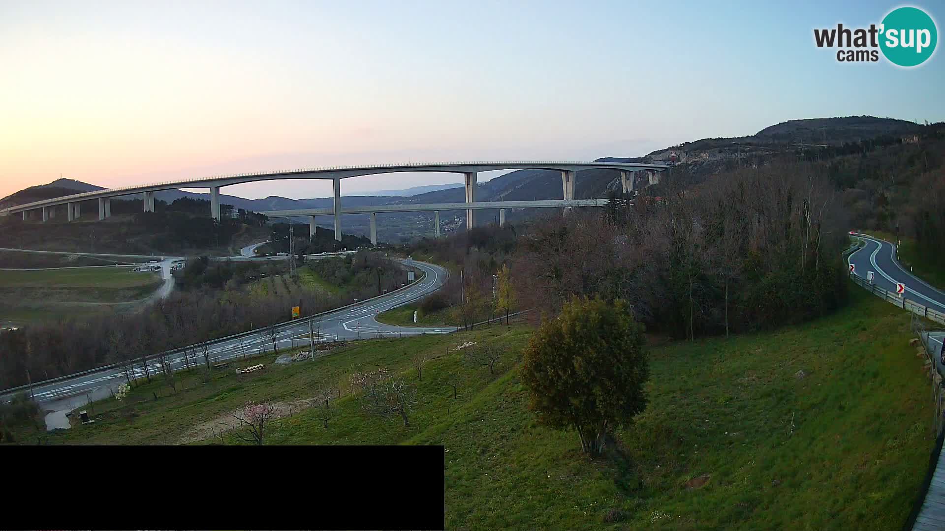 Live cam Črni Kal Viaduc – Viki Burger
