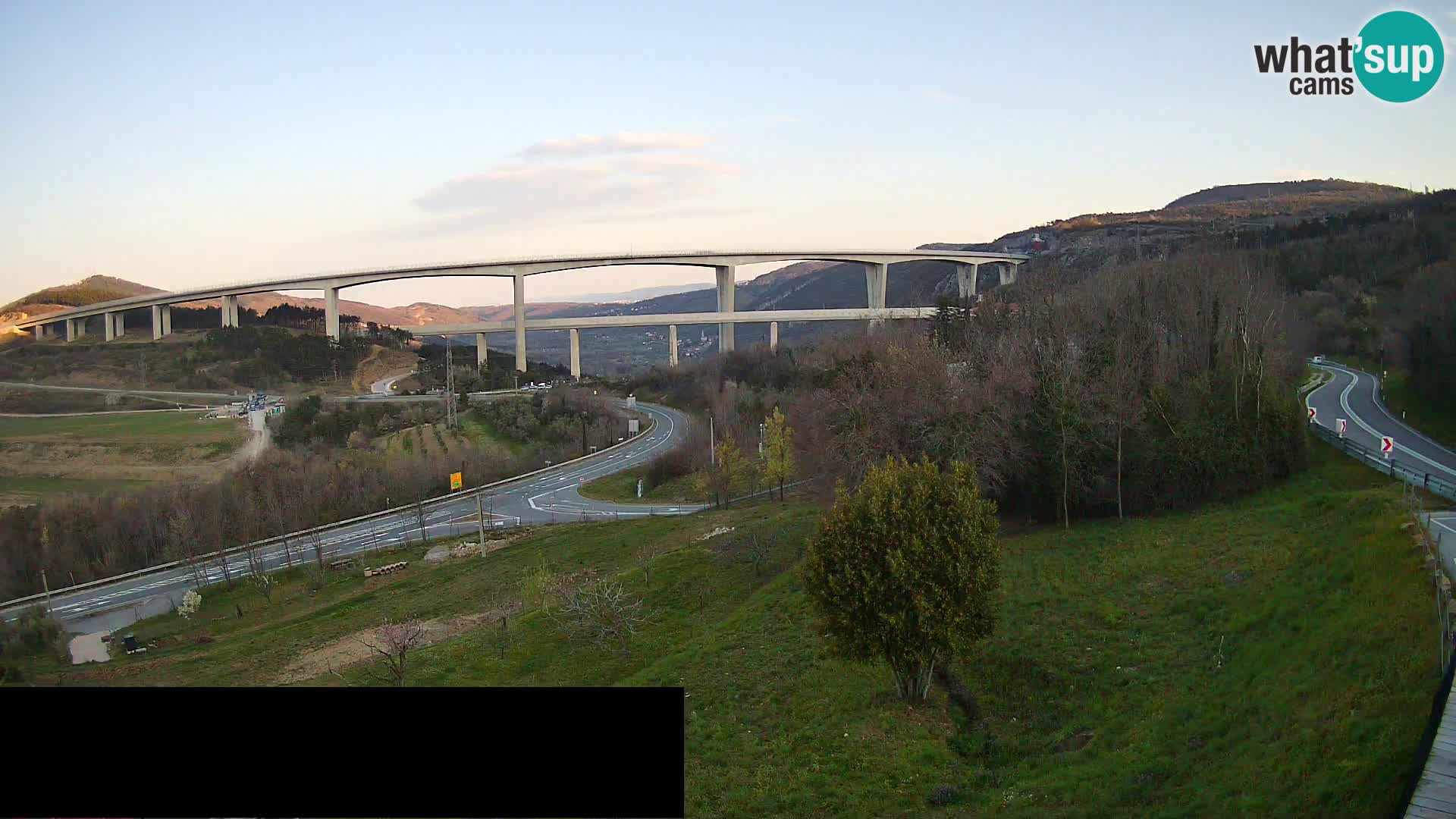 Webcam Črni Kal Viaduct – view from Viki Burger
