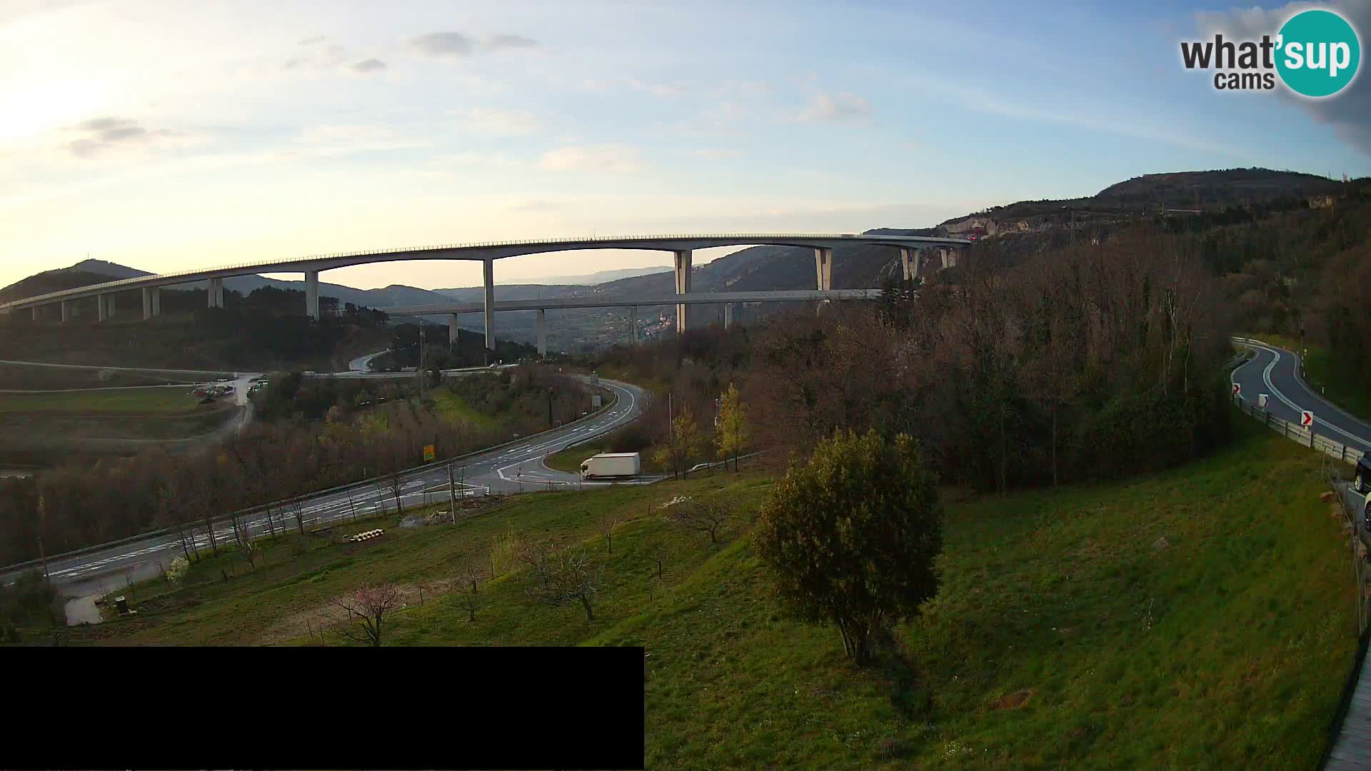 Live cam Črni Kal Viaduc – Viki Burger