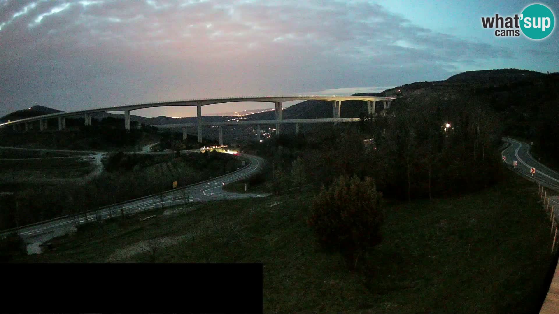 Webcam Črni Kal Viaduct – view from Viki Burger