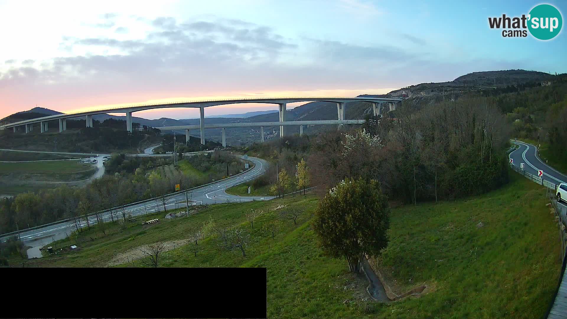 Live cam Črni Kal Viaduc – Viki Burger