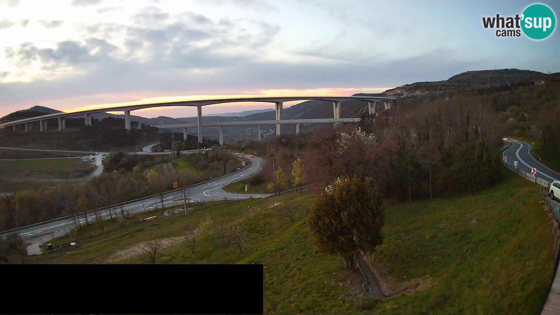Kamera v živo Črni Kal Viadukt – pogled z Viki Burgerja