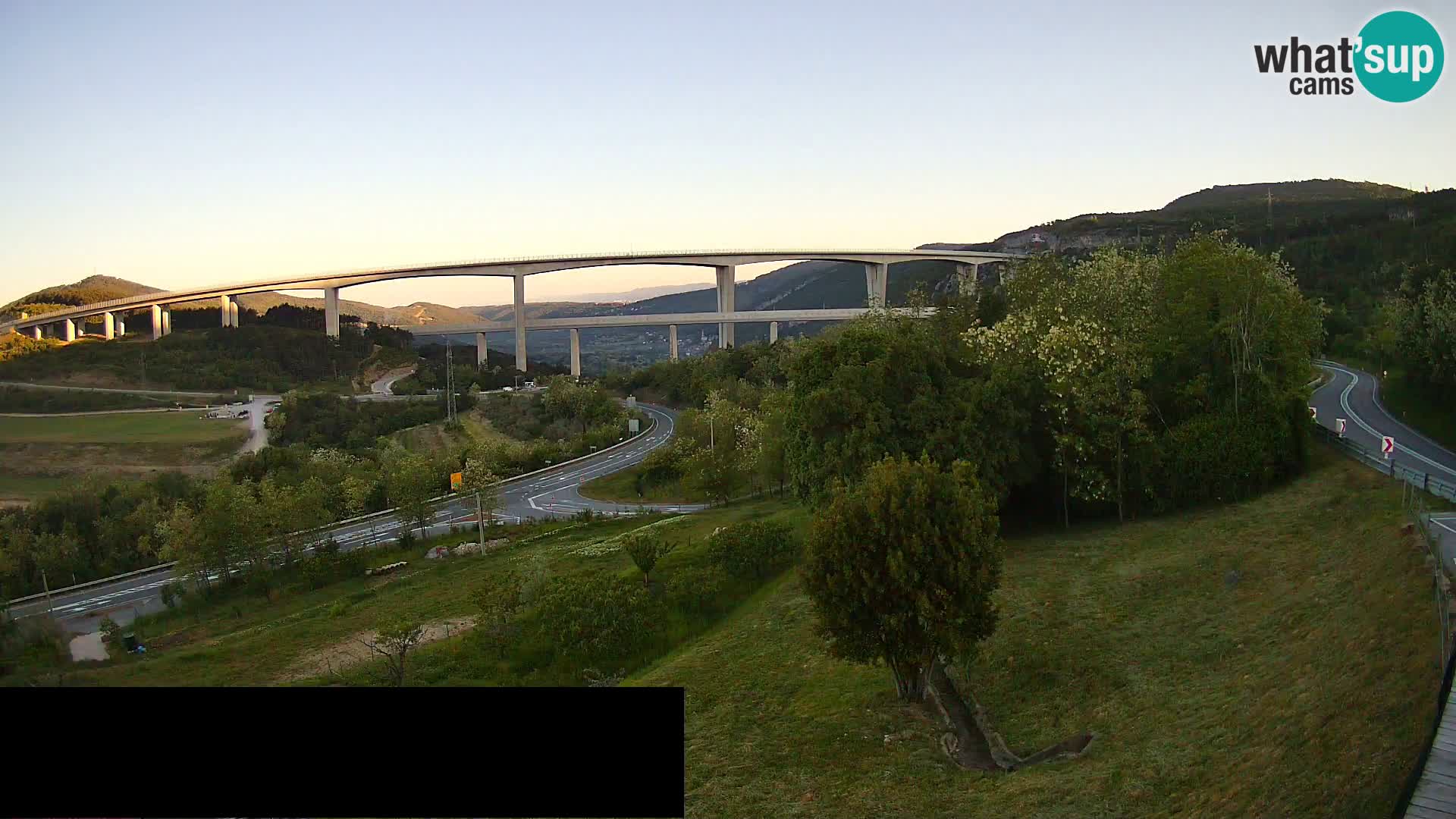 Kamera v živo Črni Kal Viadukt – pogled z Viki Burgerja