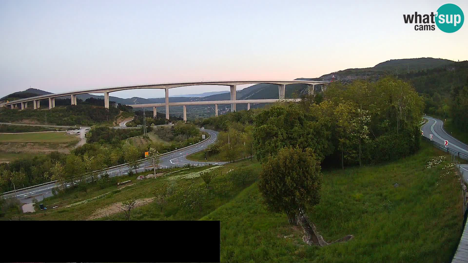 Kamera v živo Črni Kal Viadukt – pogled z Viki Burgerja