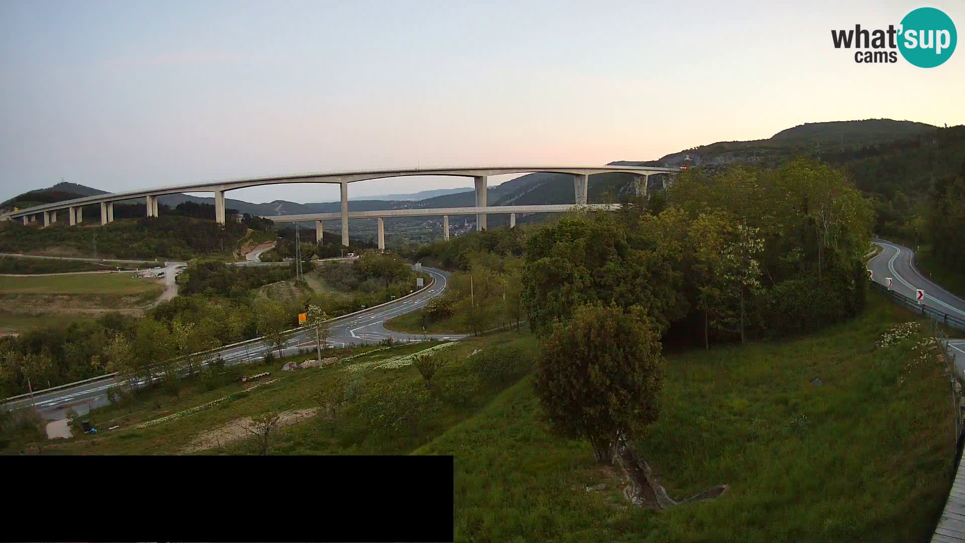 Kamera v živo Črni Kal Viadukt – pogled z Viki Burgerja