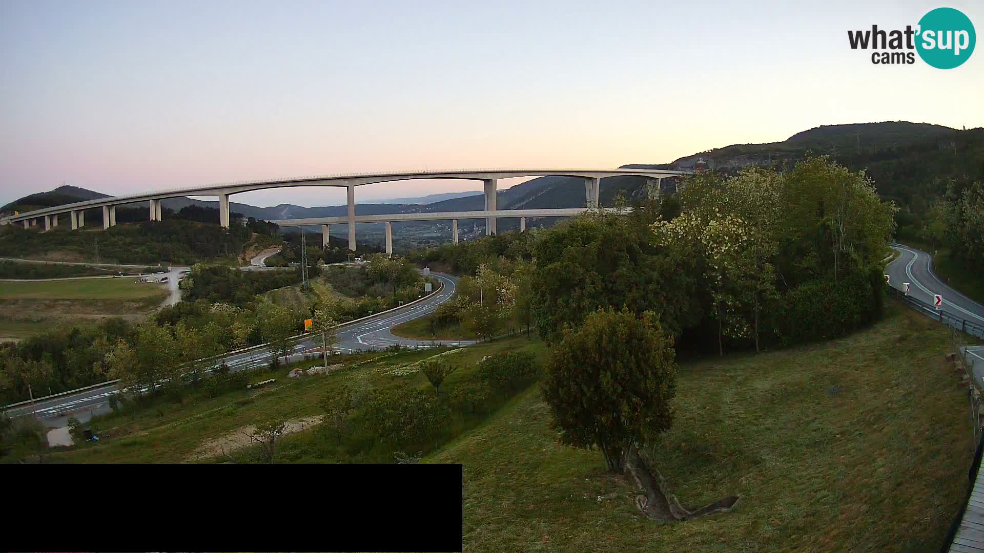 Live cam Črni Kal Viaduc – Viki Burger