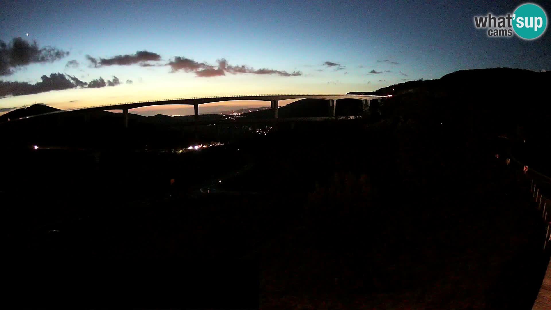 Webcam Črni Kal Viaduct – view from Viki Burger