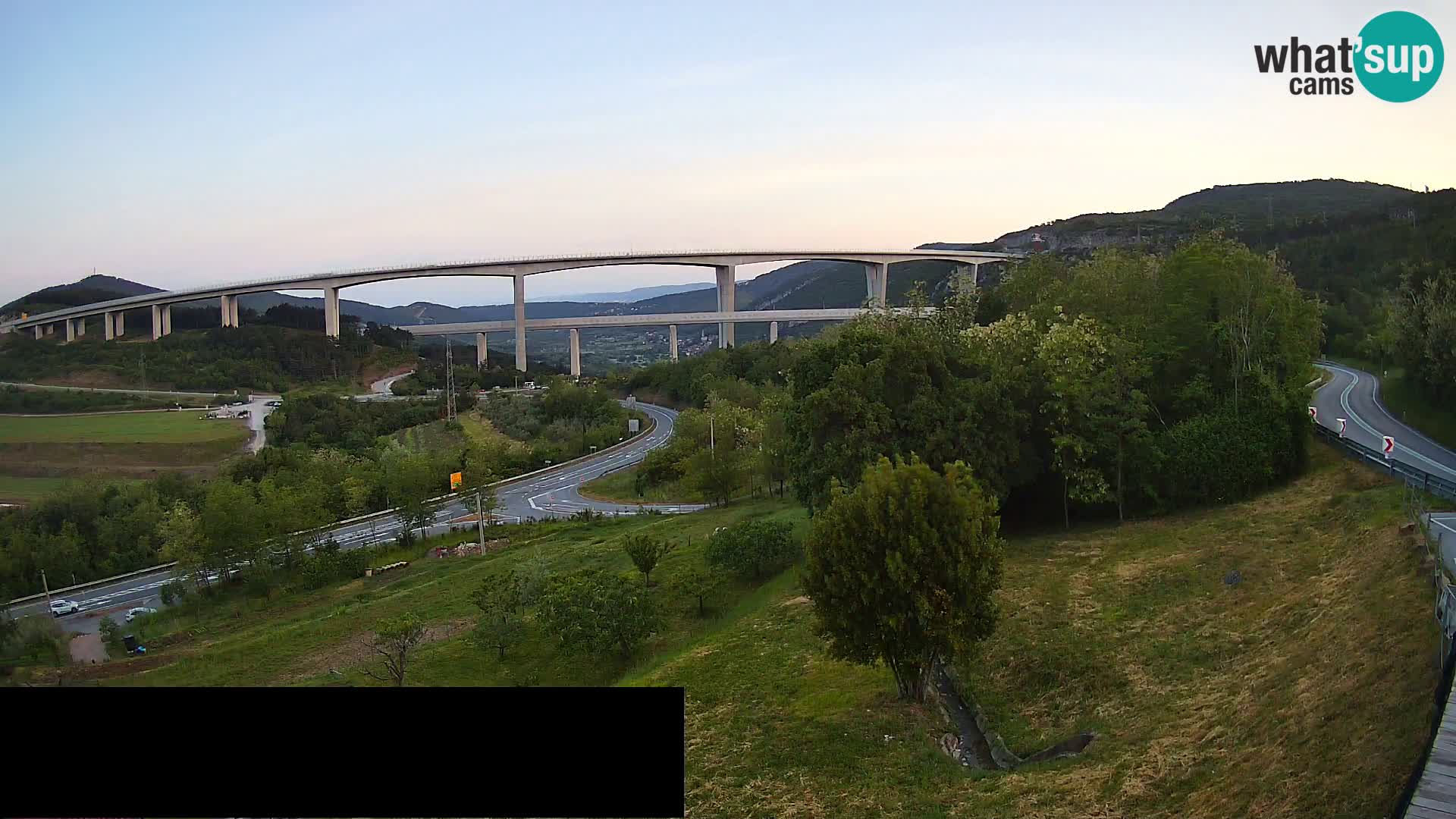 Kamera v živo Črni Kal Viadukt – pogled z Viki Burgerja
