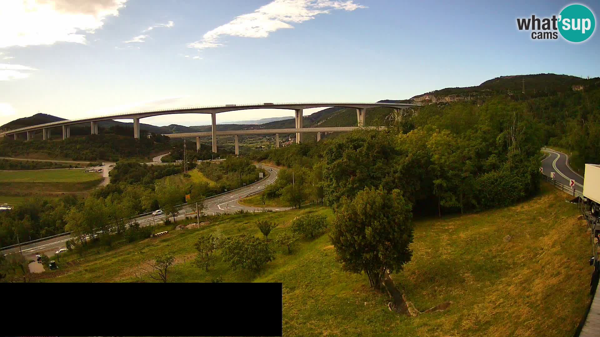 Live cam Črni Kal Viaduc – Viki Burger