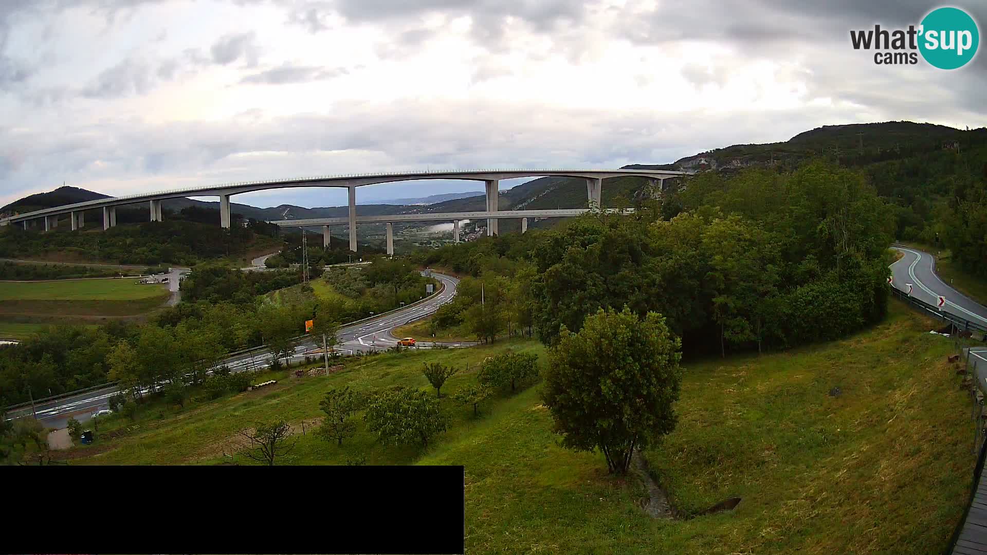 Kamera v živo Črni Kal Viadukt – pogled z Viki Burgerja