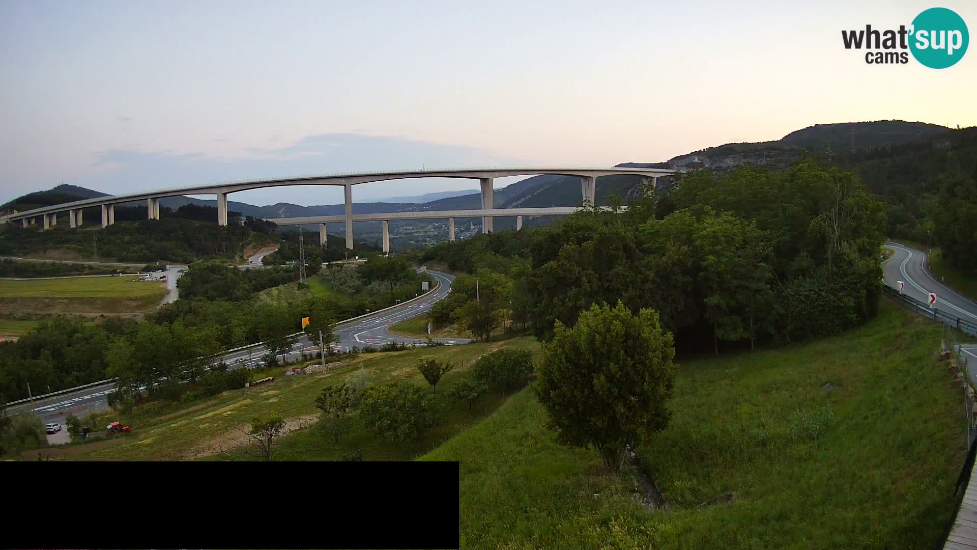 Live cam Črni Kal Viaduc – Viki Burger