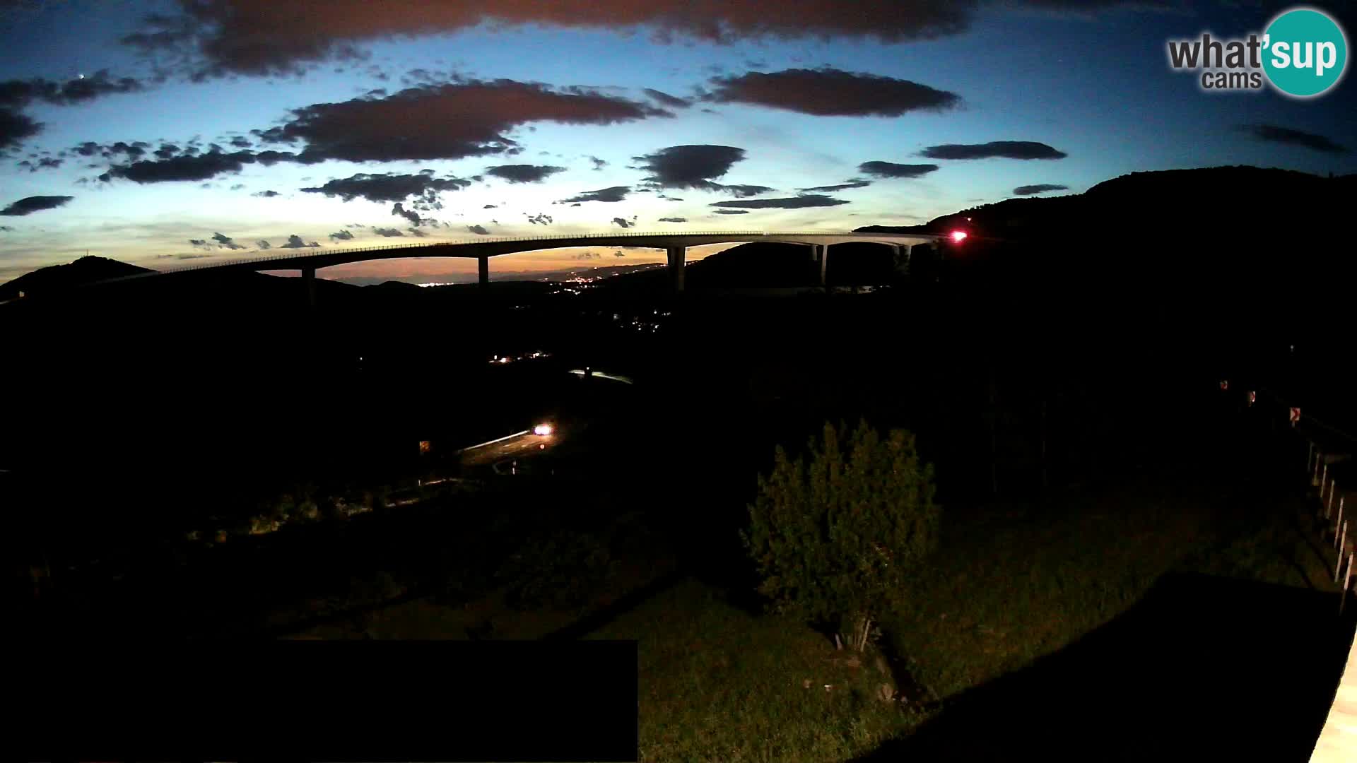 Live cam Črni Kal Viaduc – Viki Burger