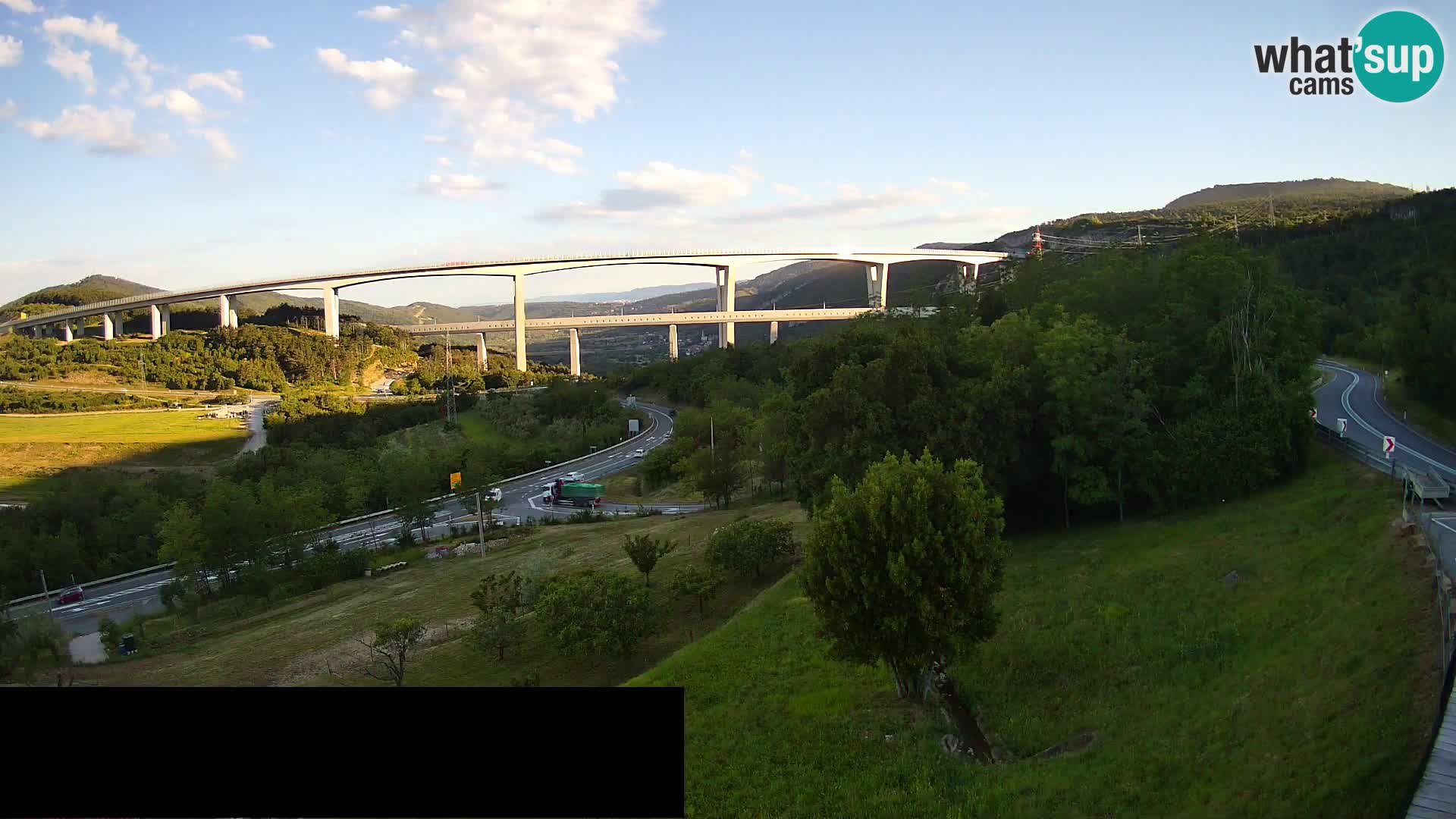 Kamera v živo Črni Kal Viadukt – pogled z Viki Burgerja