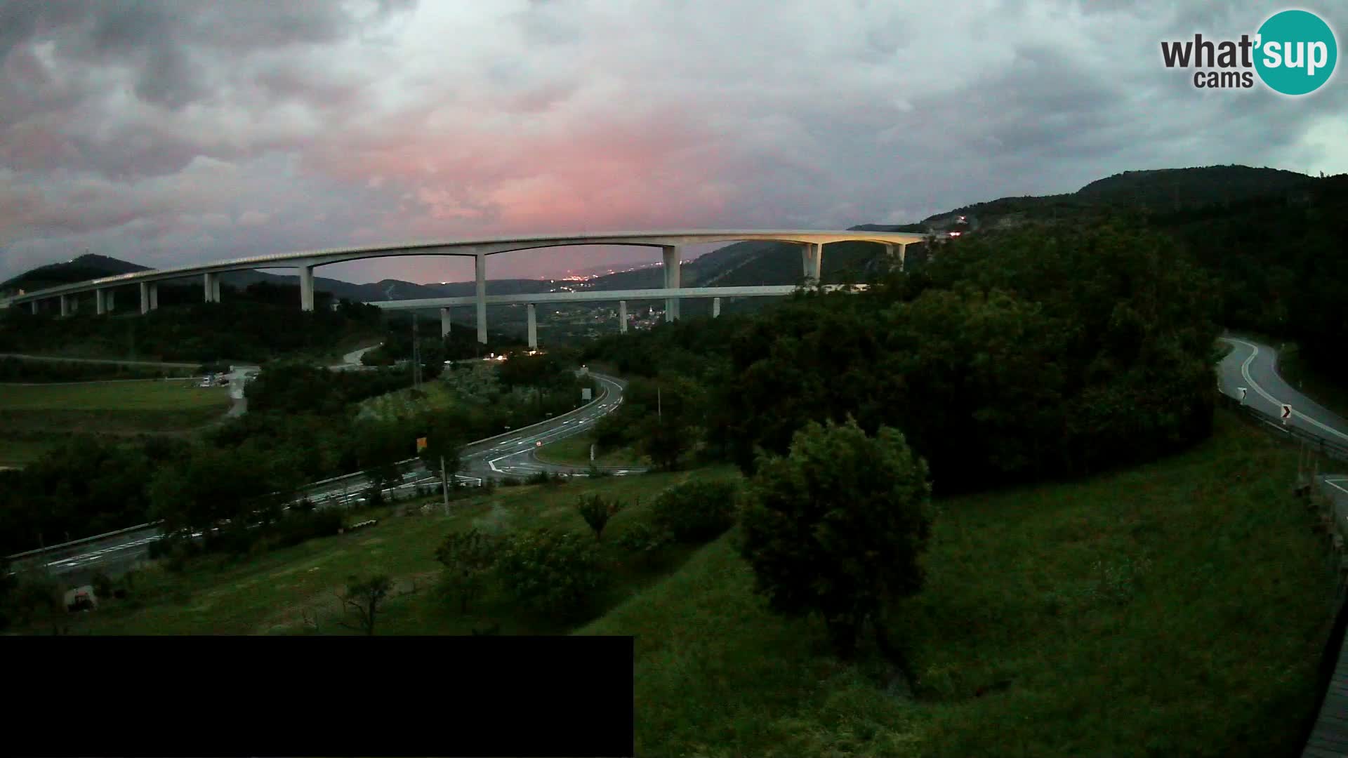 Live cam Črni Kal Viaduc – Viki Burger