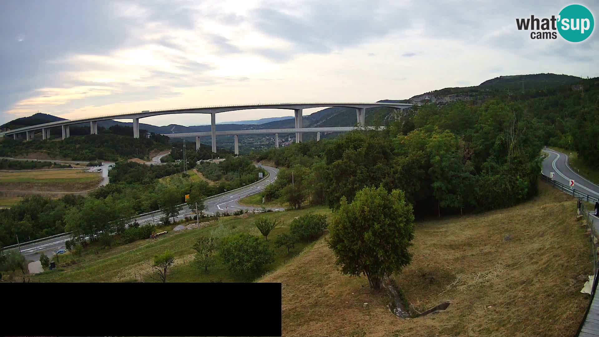 Kamera v živo Črni Kal Viadukt – pogled z Viki Burgerja