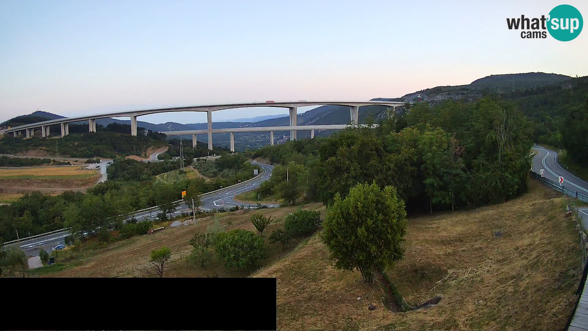 Kamera v živo Črni Kal Viadukt – pogled z Viki Burgerja