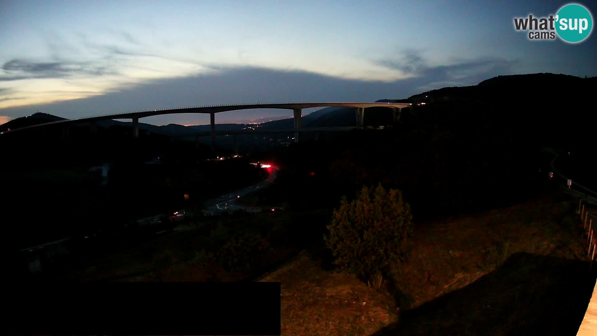 Live cam Črni Kal Viaduc – Viki Burger