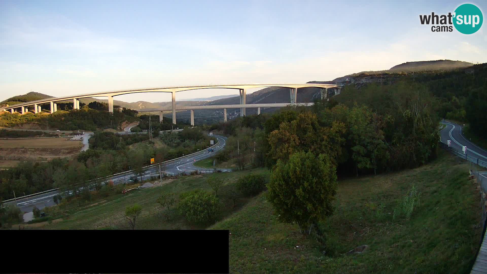 Kamera v živo Črni Kal Viadukt – pogled z Viki Burgerja