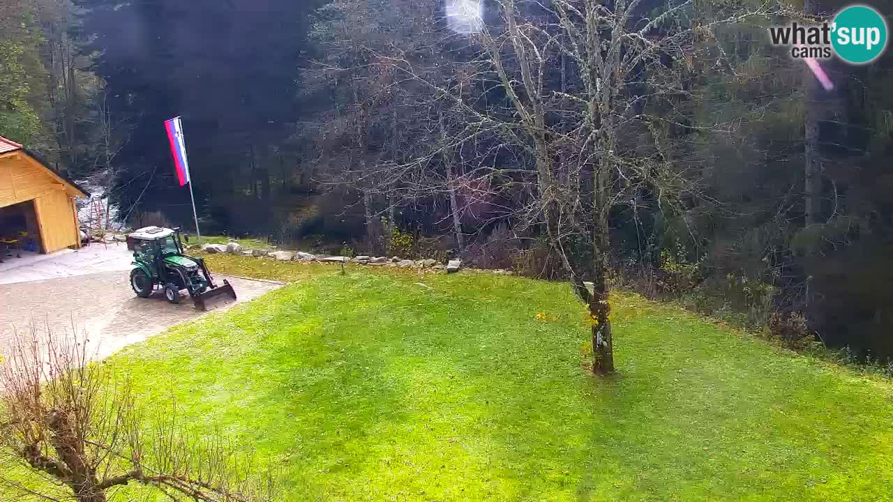 Webcam Lukanja – Pohorje houses a Water village