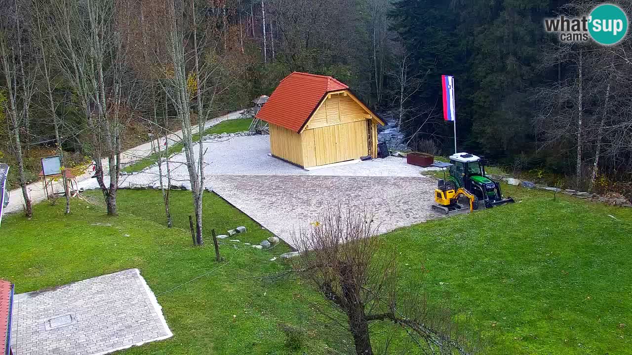 Webcam Lukanja – Pohorje houses a Water village
