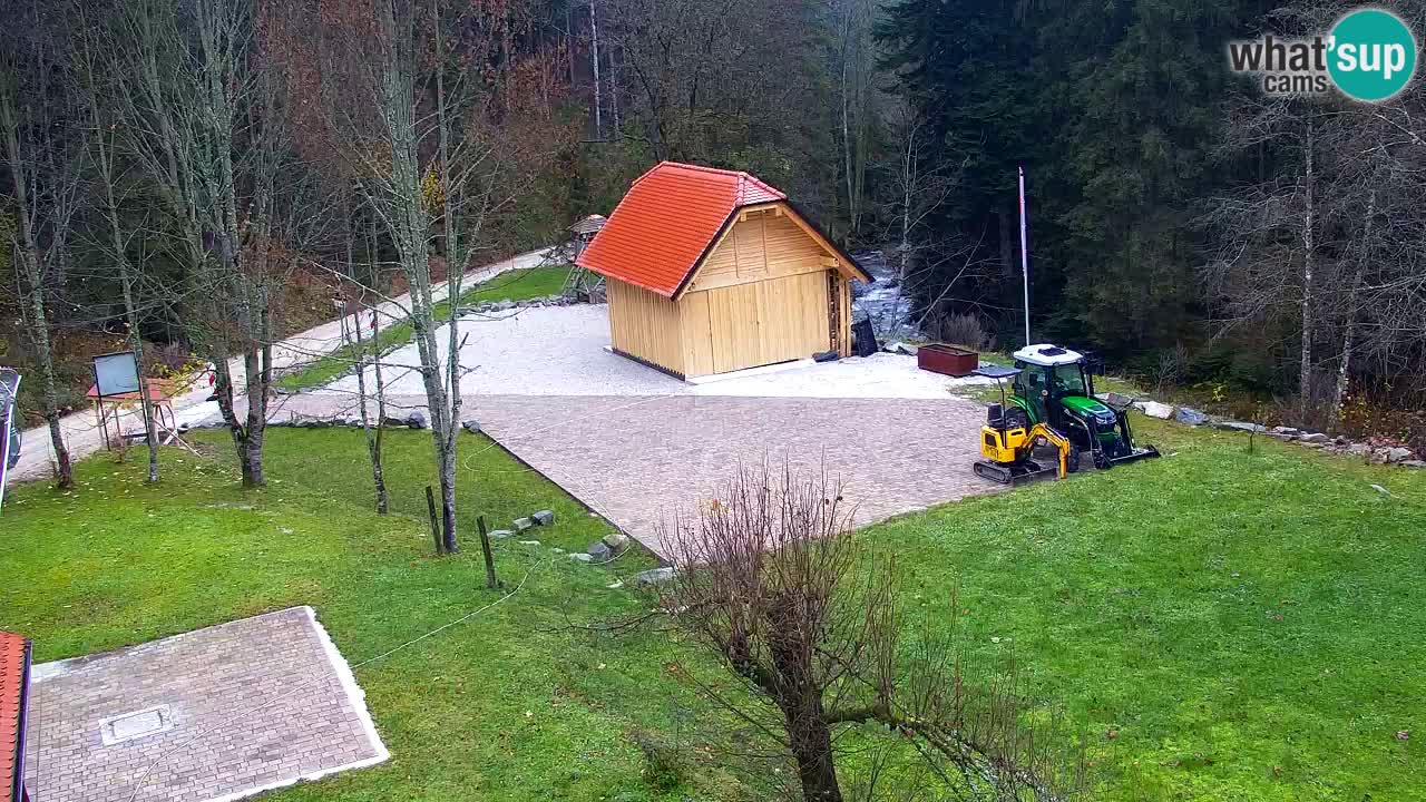 Webcam Lukanja – Pohorje houses a Water village