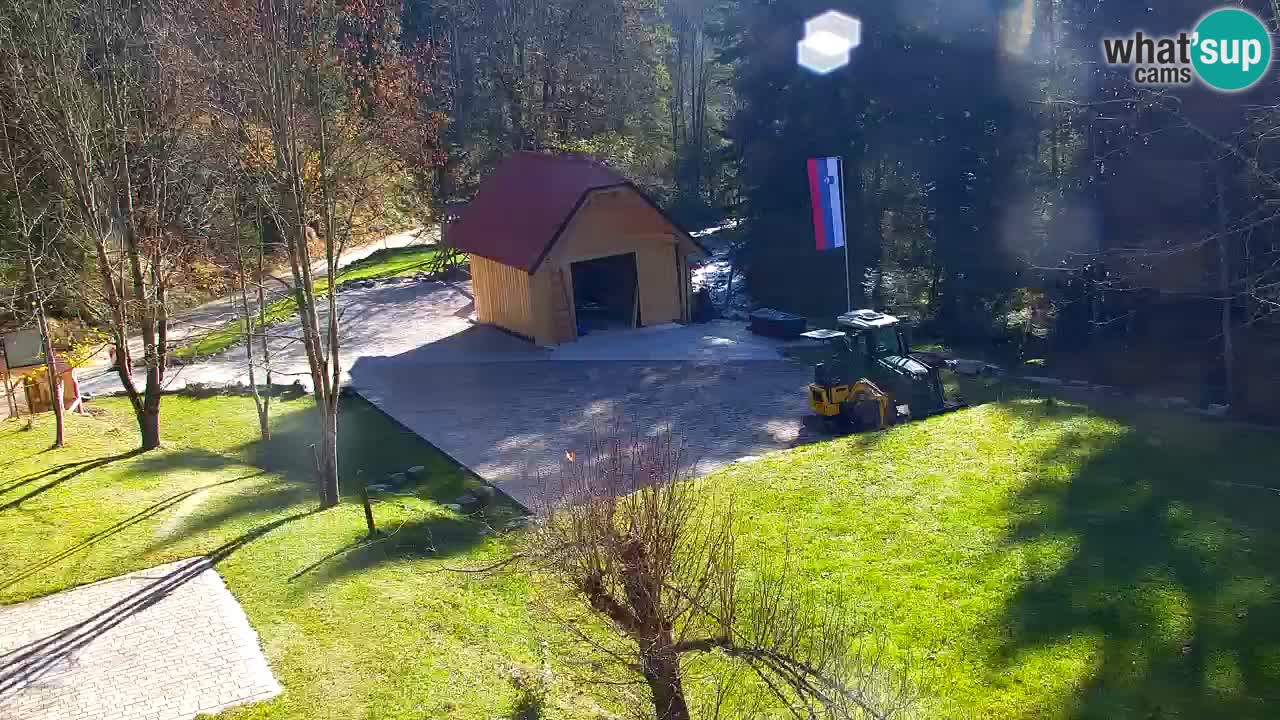 Webcam Lukanja – Pohorje houses a Water village