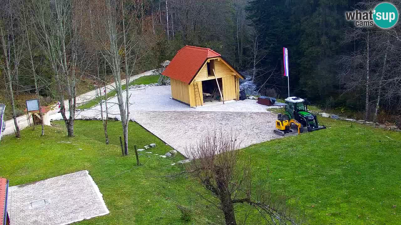 Webcam Lukanja – Pohorje houses a Water village
