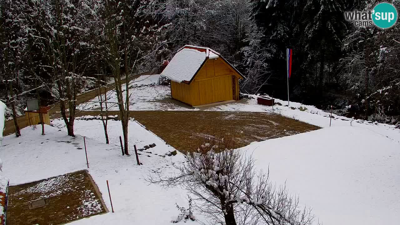 Webcam Lukanja – Pohorje houses a Water village