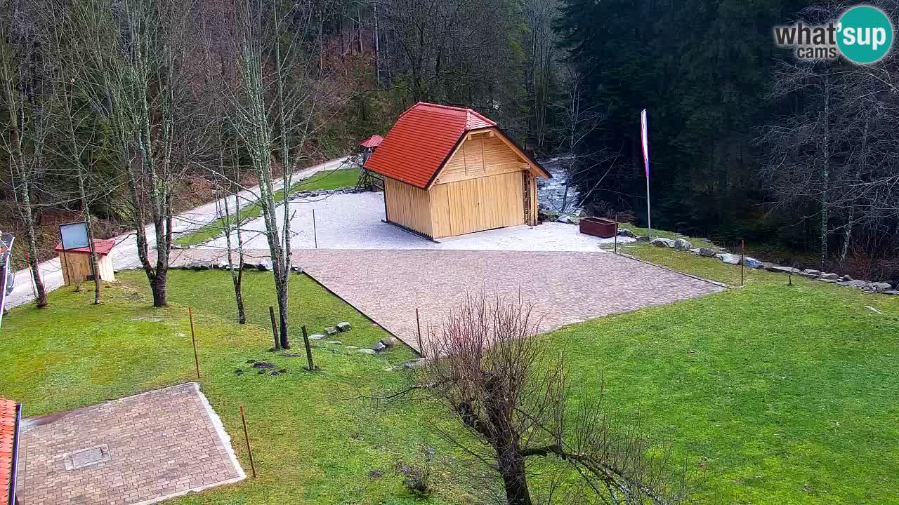 Webcam Lukanja – Pohorje houses a Water village