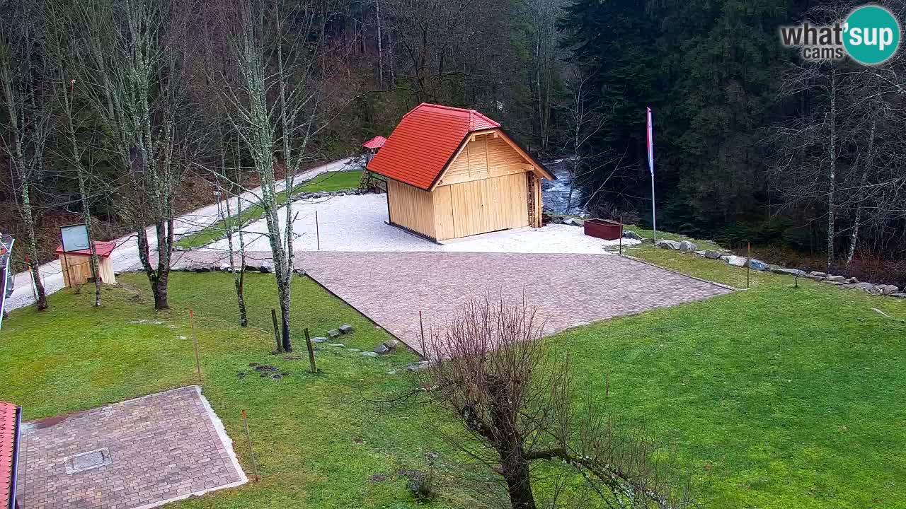 Webcam Lukanja – Pohorje houses a Water village