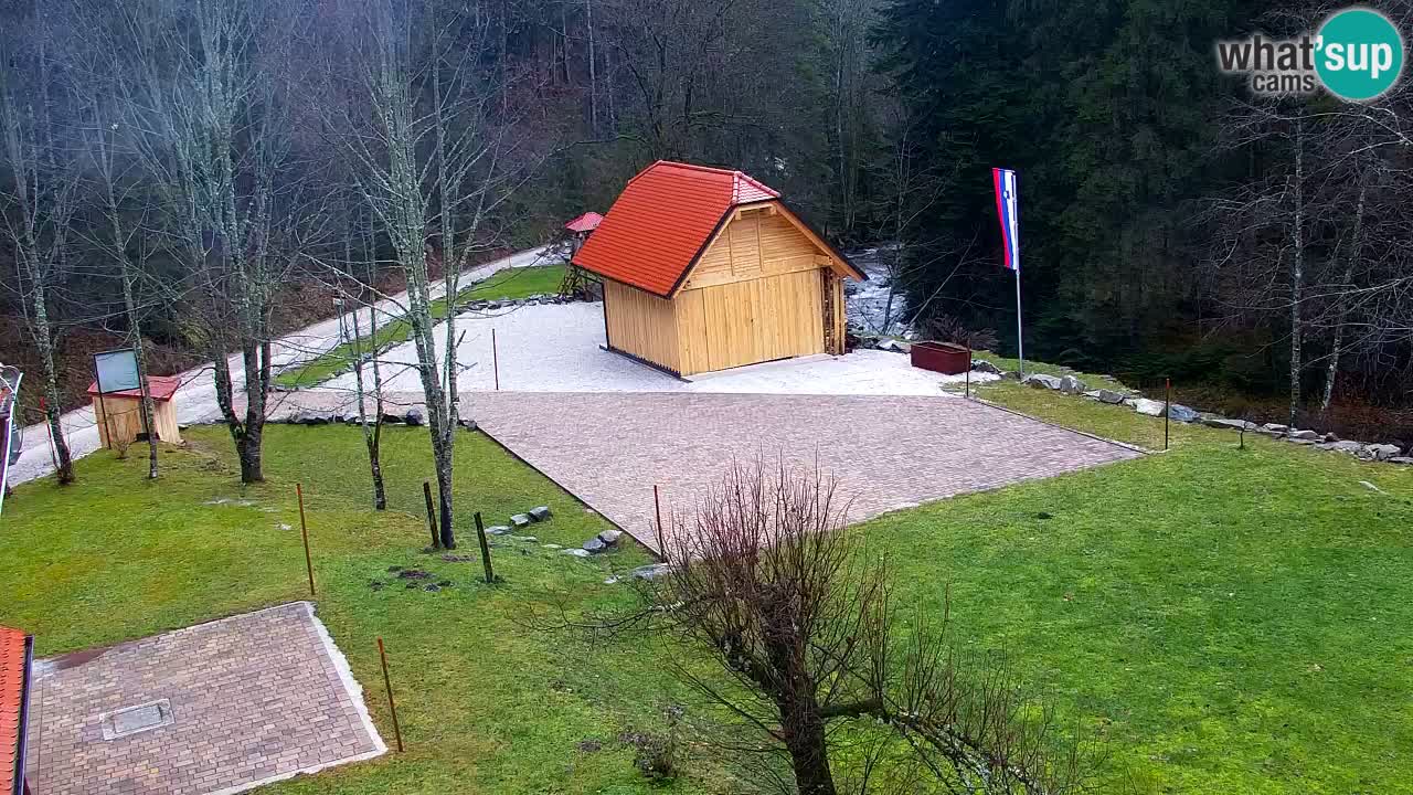 Webcam Lukanja – Pohorje houses a Water village
