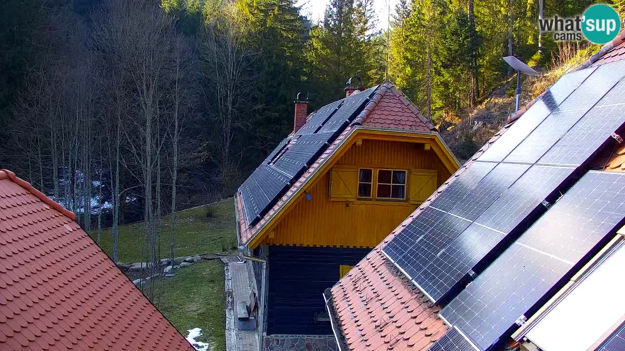 Webcam Lukanja – Pohorje houses a Water village