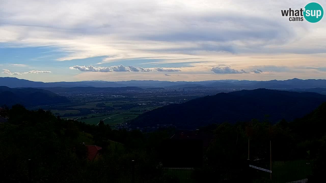 Spletna kamera Dol pri Ljubljani – Panorama z Vrha pri Dolskem