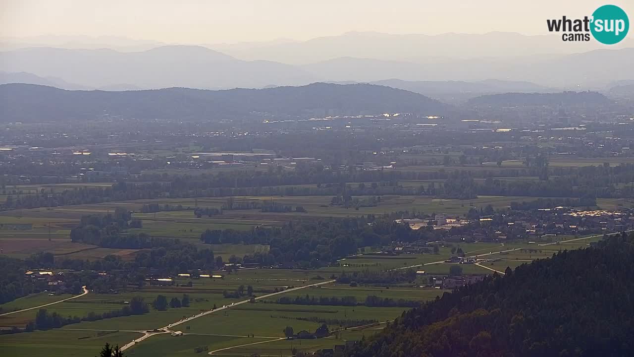 Spletna kamera Dol pri Ljubljani – Panorama z Vrha pri Dolskem