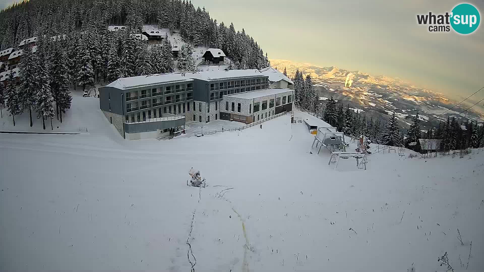 Spletna kamera Smučarski center Golte – Hotel Montis