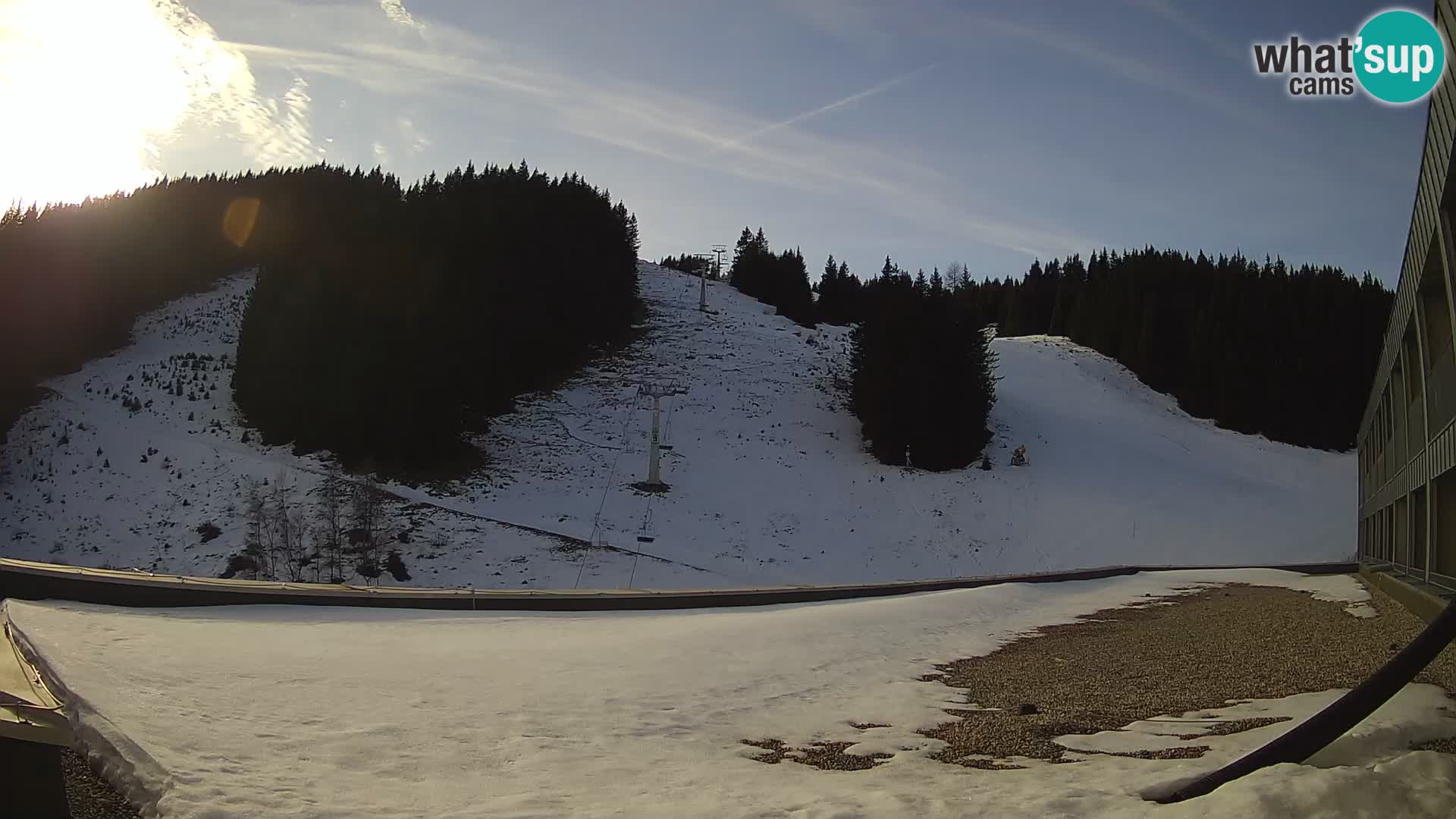 Spletna kamera smučišča GOLTE v živo – pogled na Medvedjak