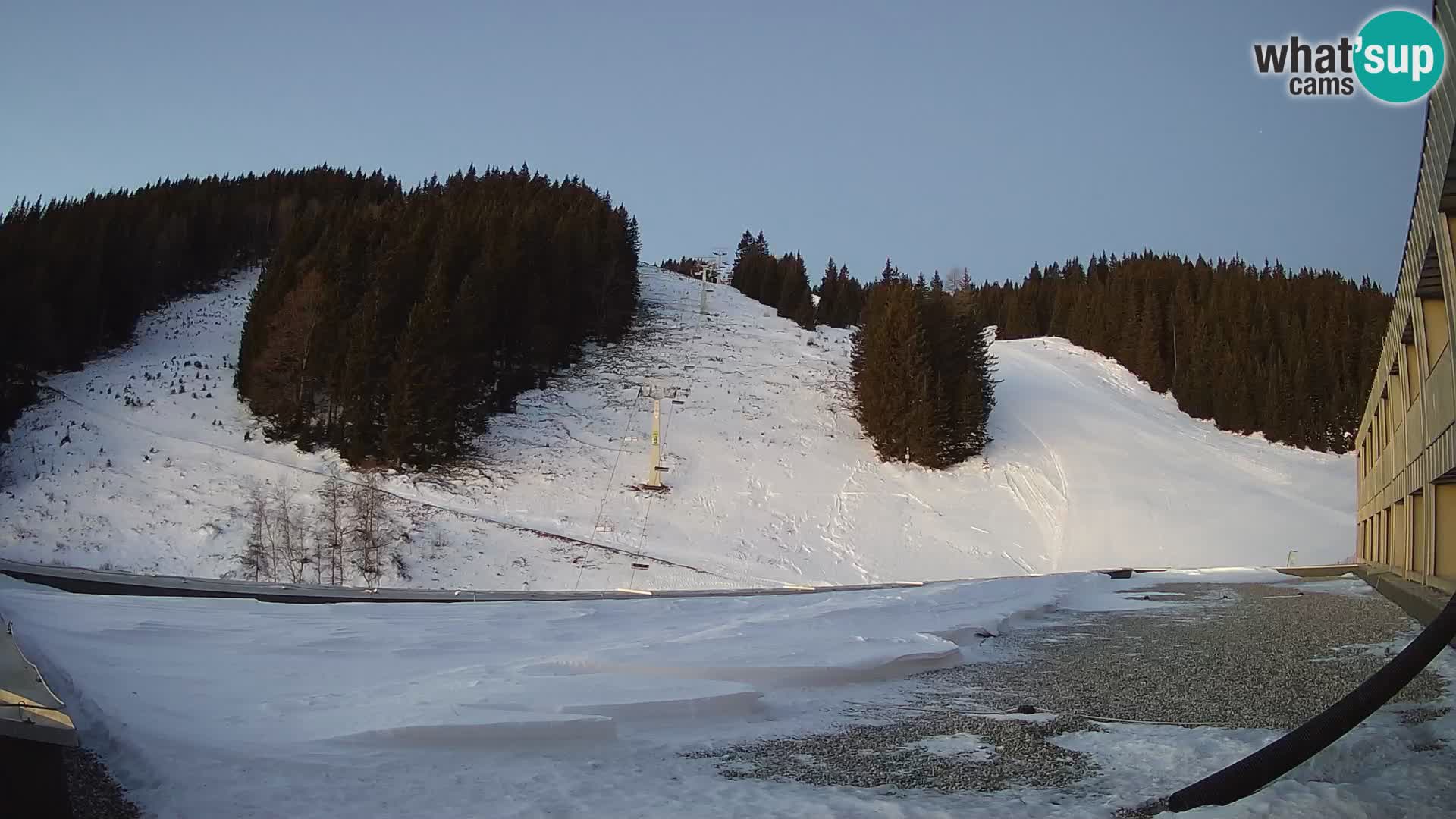 Spletna kamera smučišča GOLTE v živo – pogled na Medvedjak