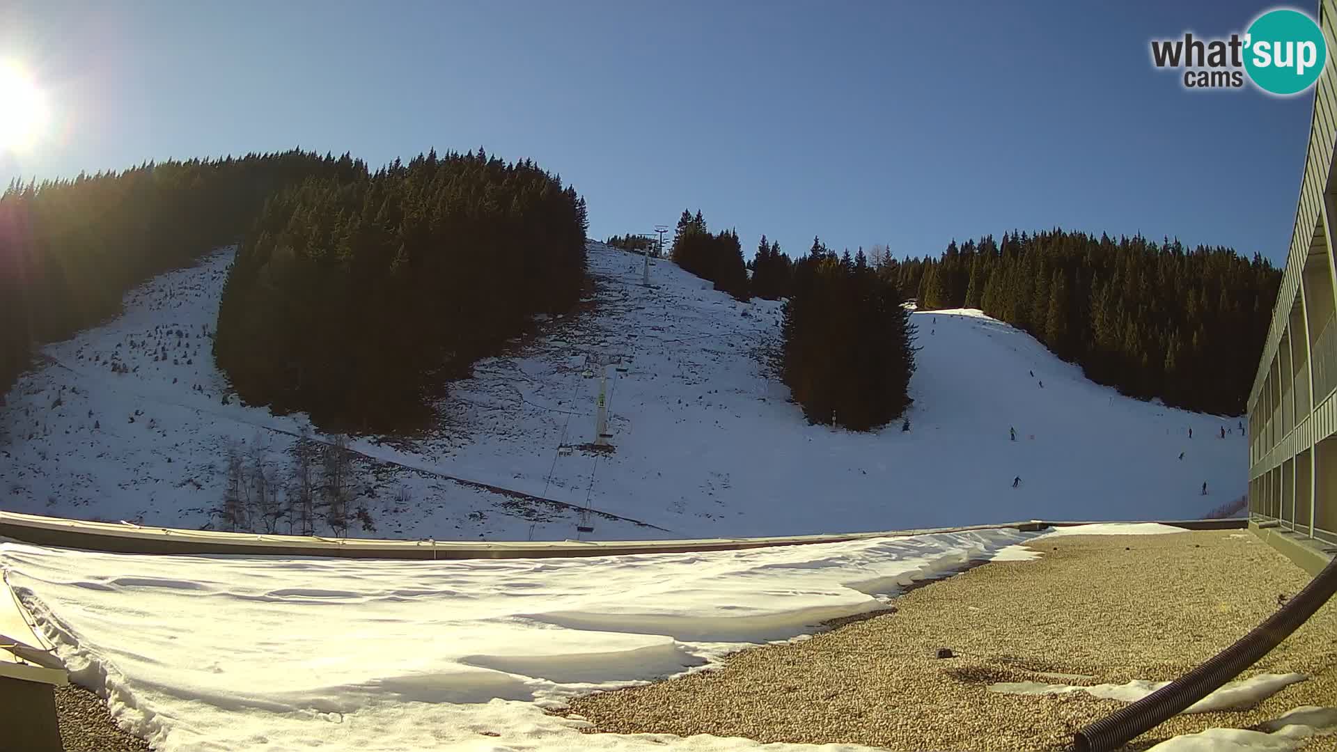 Spletna kamera smučišča GOLTE v živo – pogled na Medvedjak