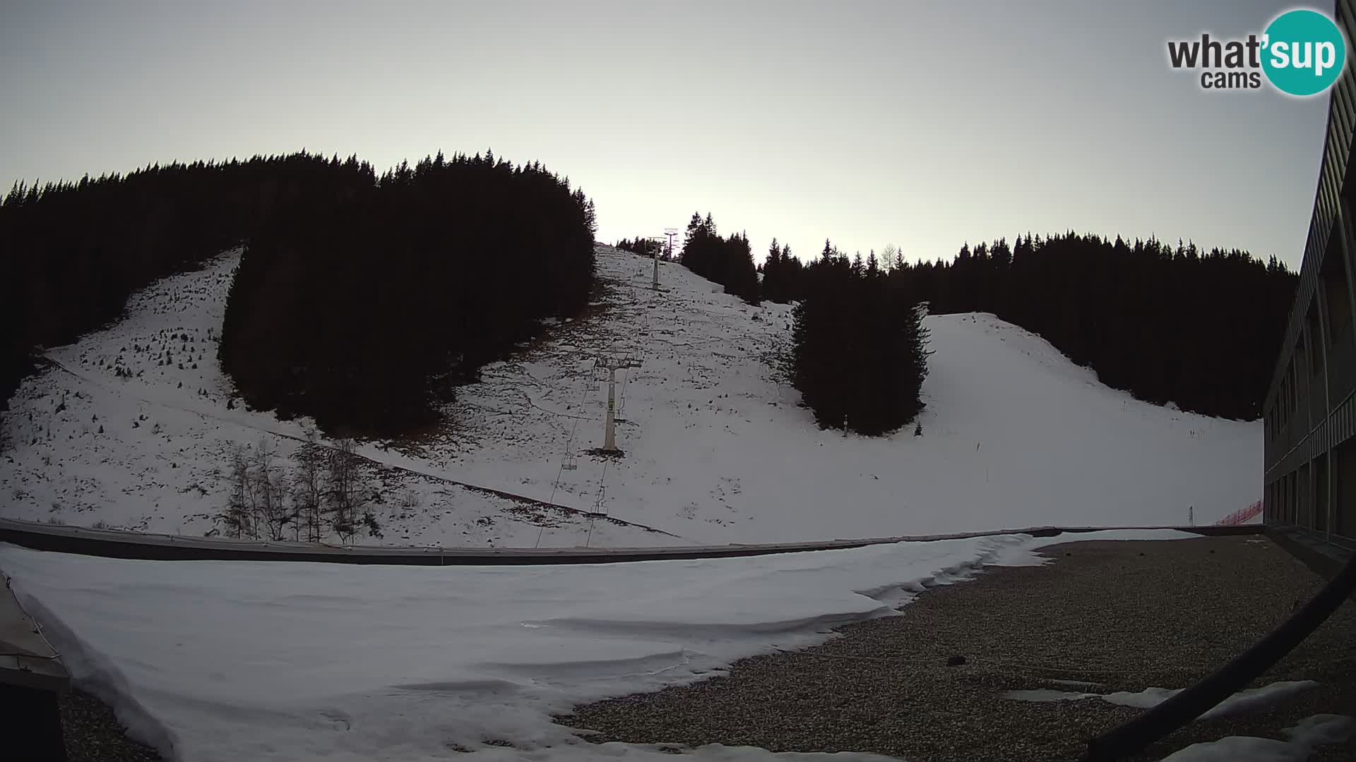 Spletna kamera smučišča GOLTE v živo – pogled na Medvedjak