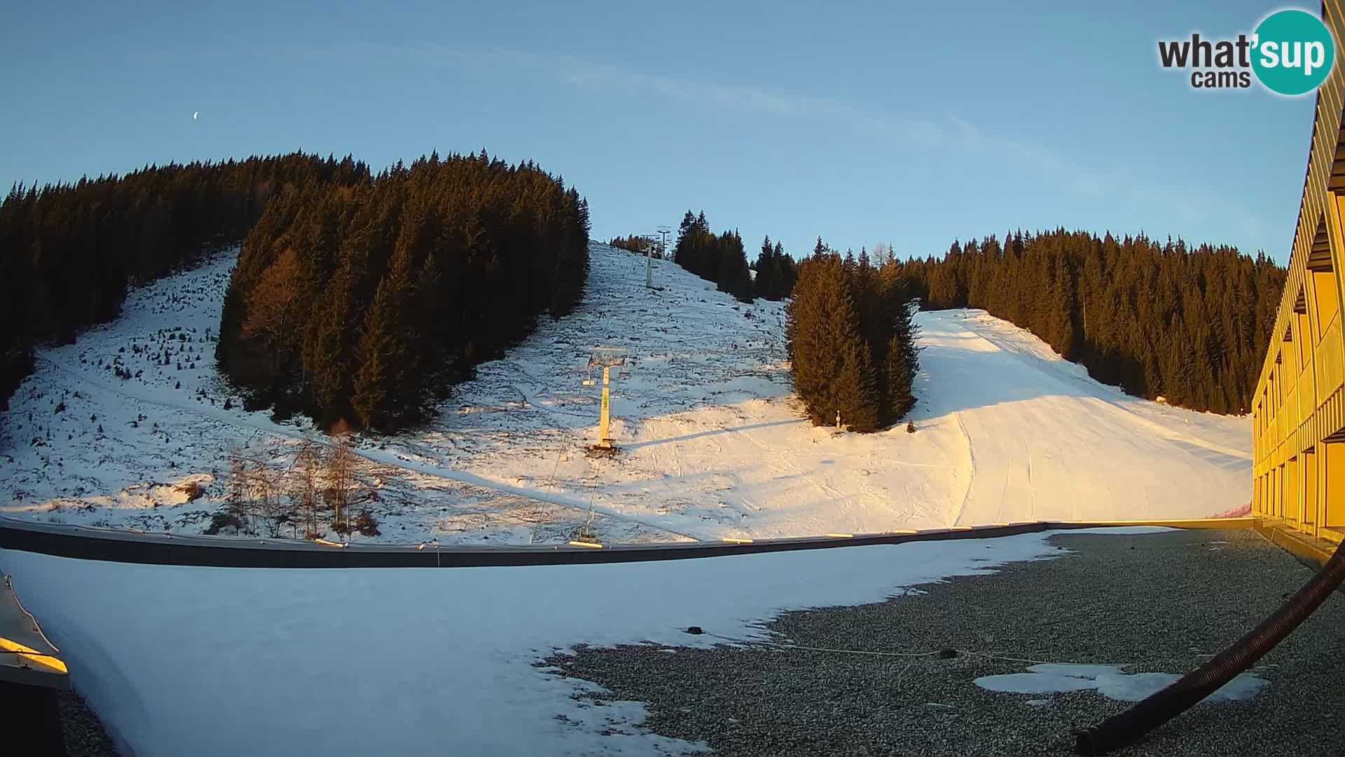 Spletna kamera smučišča GOLTE v živo – pogled na Medvedjak