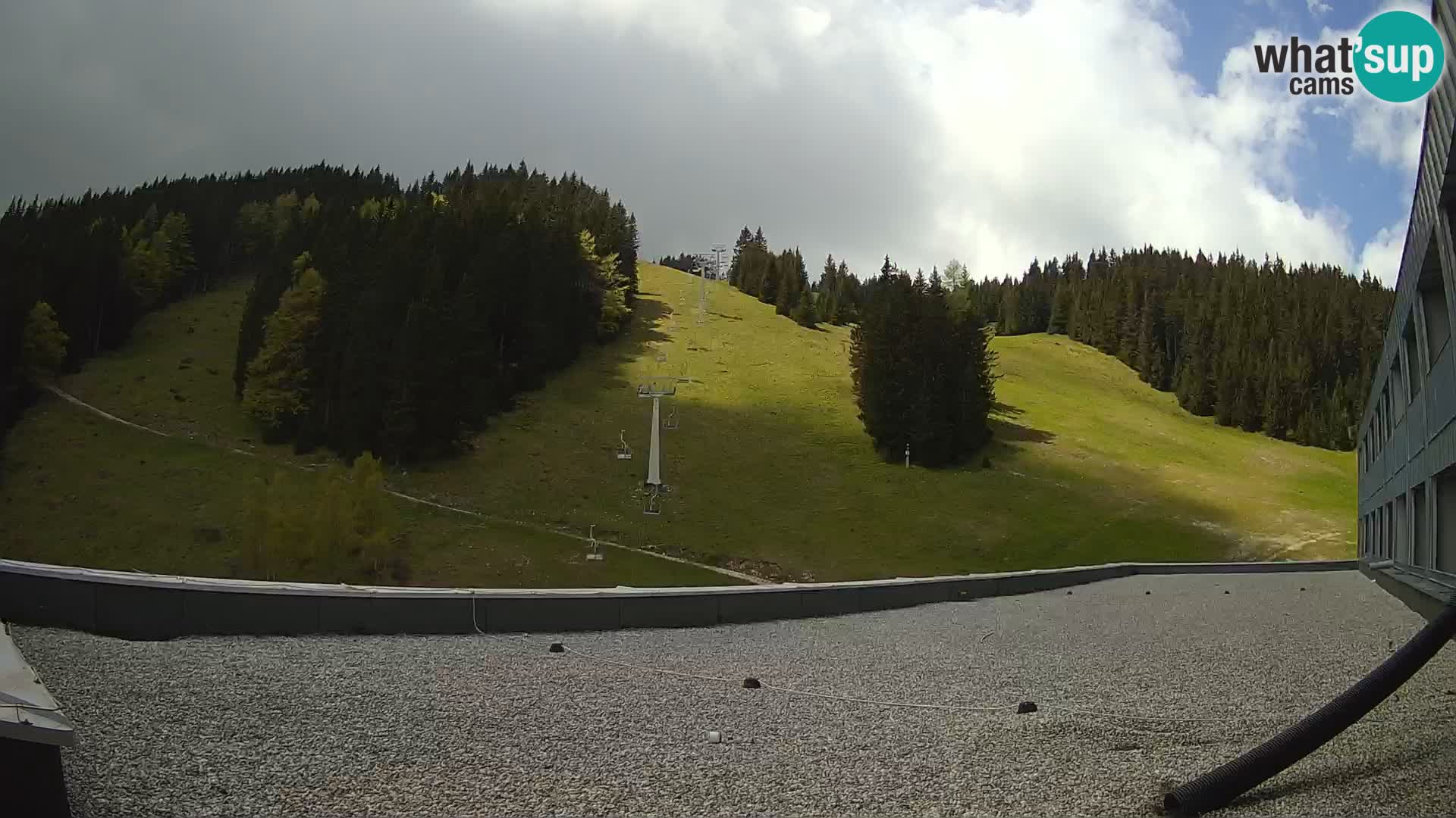 Spletna kamera smučišča GOLTE v živo – pogled na Medvedjak