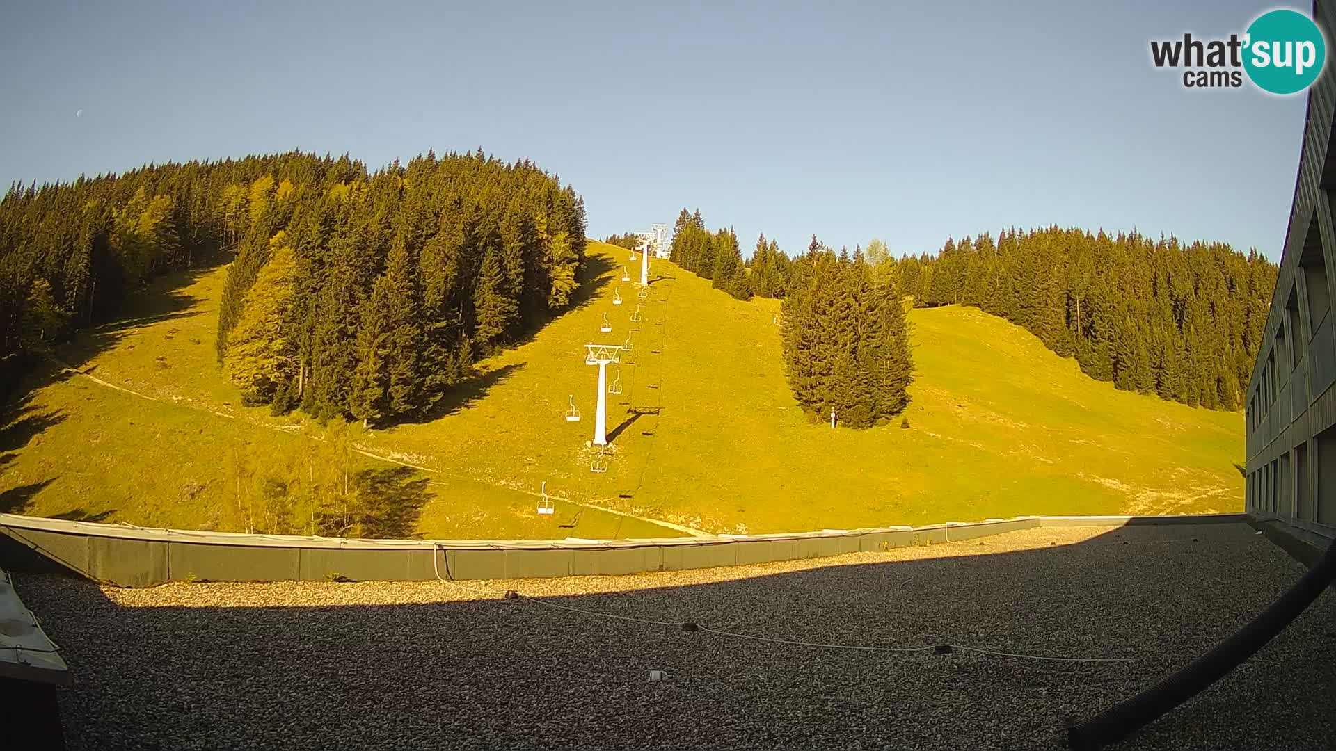 Spletna kamera smučišča GOLTE v živo – pogled na Medvedjak