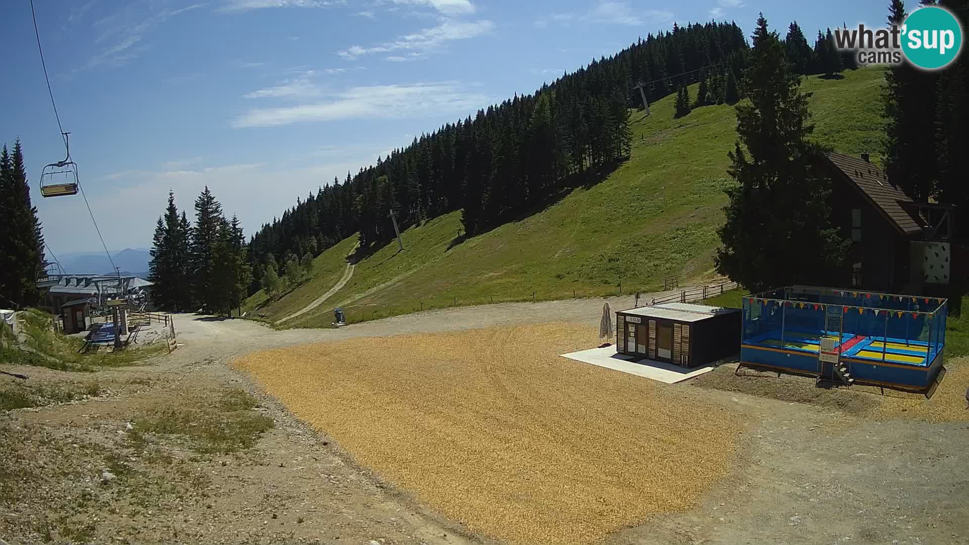 Spletna kamera smučišča GOLTE v živo – pogled na Medvedjak