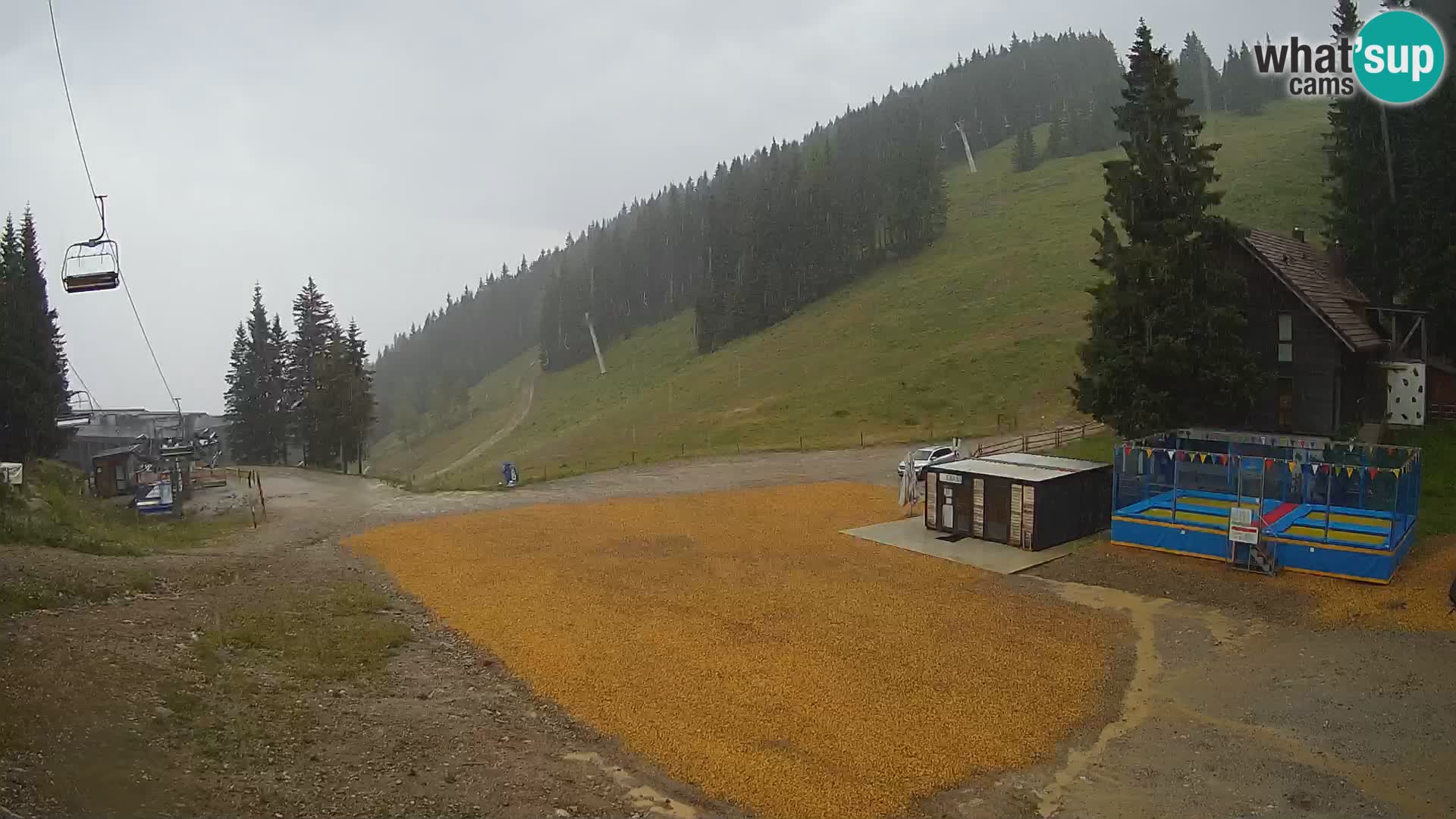 Spletna kamera smučišča GOLTE v živo – pogled na Medvedjak