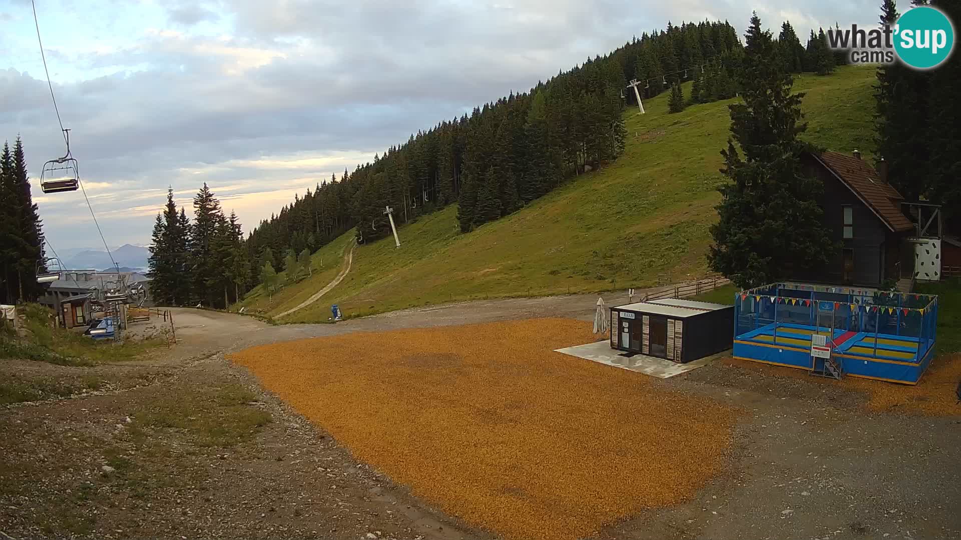 Cámara web en vivo de la estación de esquí GOLTE – vista a Medvedjak – Eslovenia