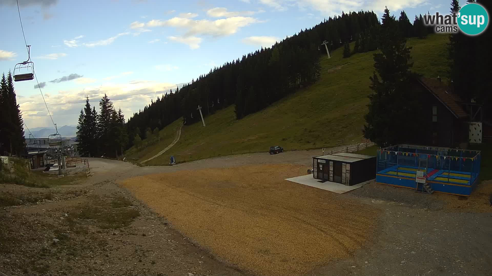 Spletna kamera smučišča GOLTE v živo – pogled na Medvedjak