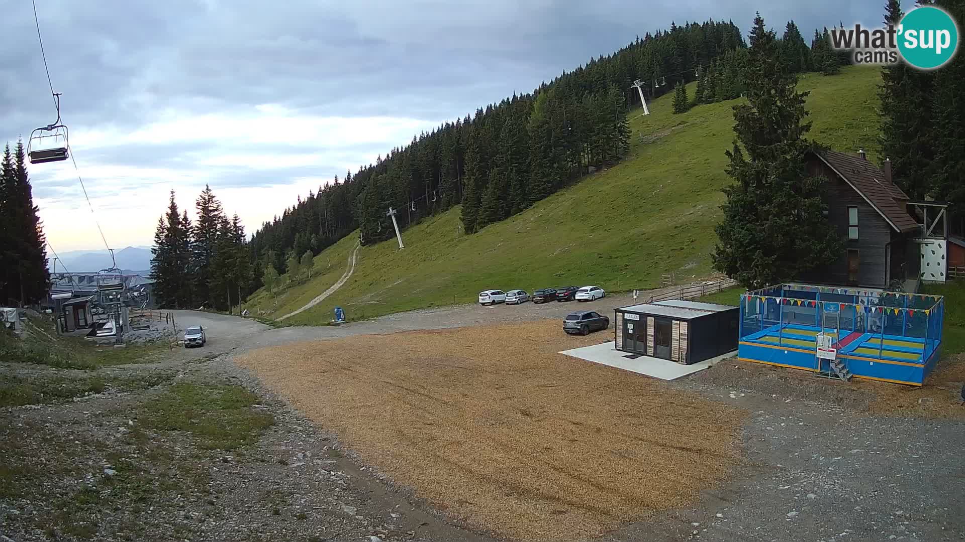 Spletna kamera smučišča GOLTE v živo – pogled na Medvedjak