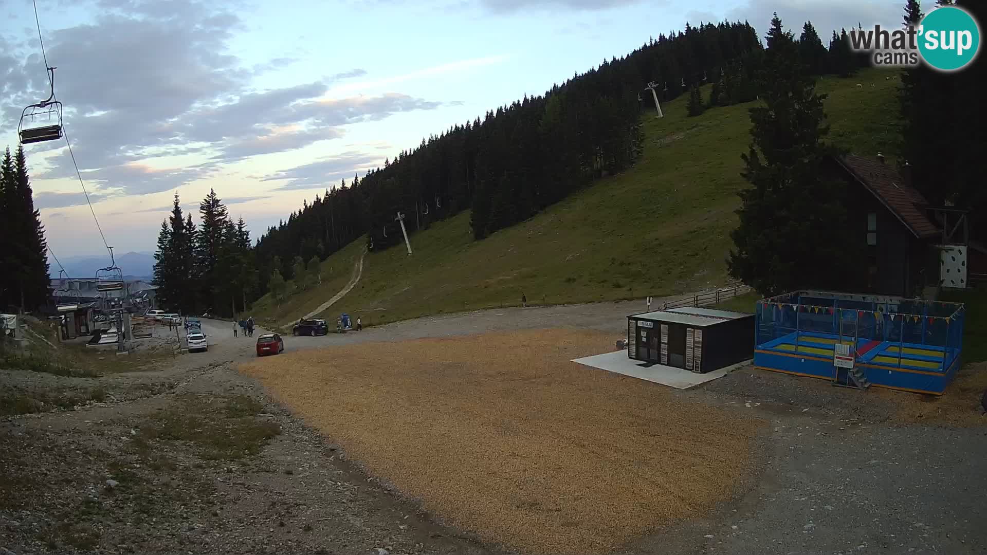 Spletna kamera smučišča GOLTE v živo – pogled na Medvedjak