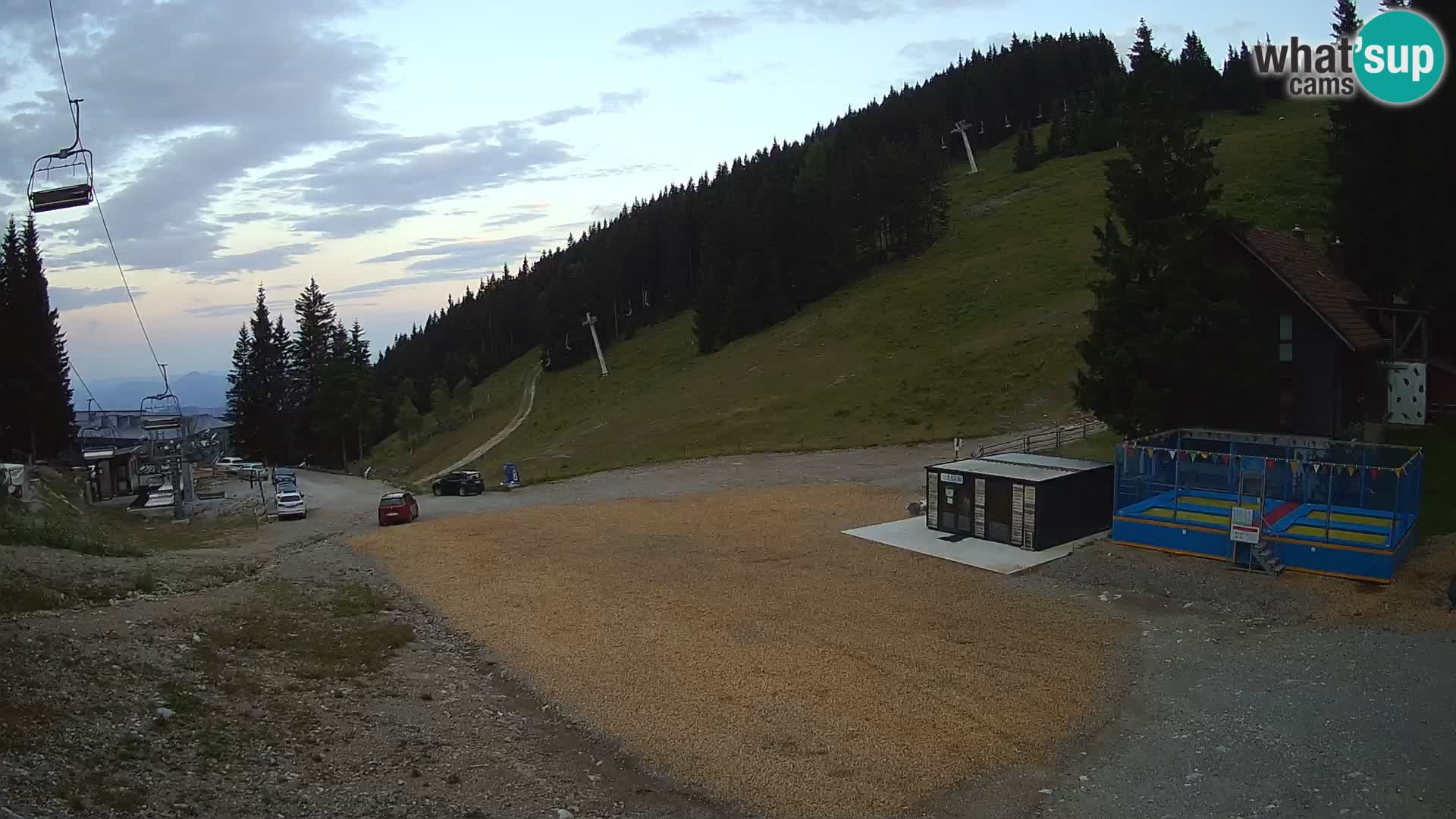 Spletna kamera smučišča GOLTE v živo – pogled na Medvedjak