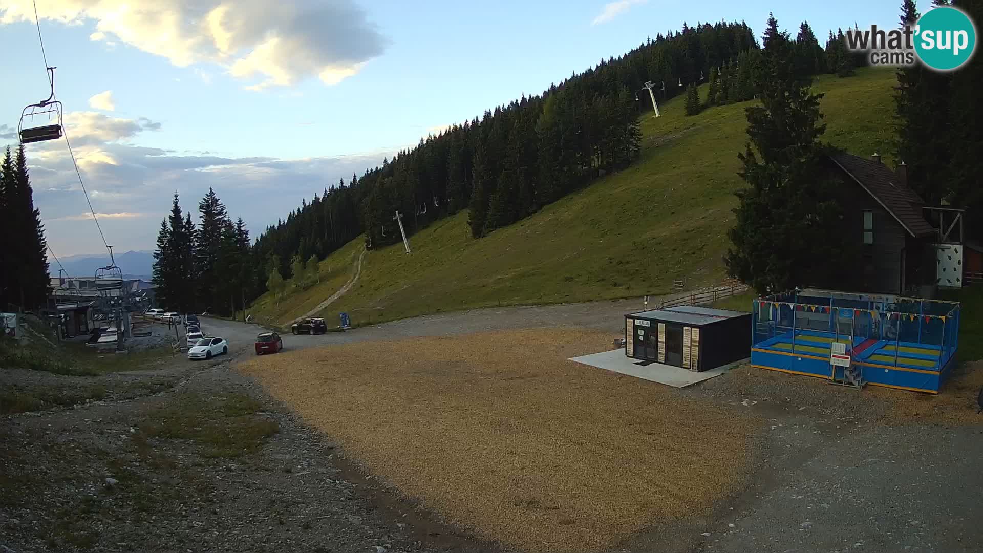 Spletna kamera smučišča GOLTE v živo – pogled na Medvedjak